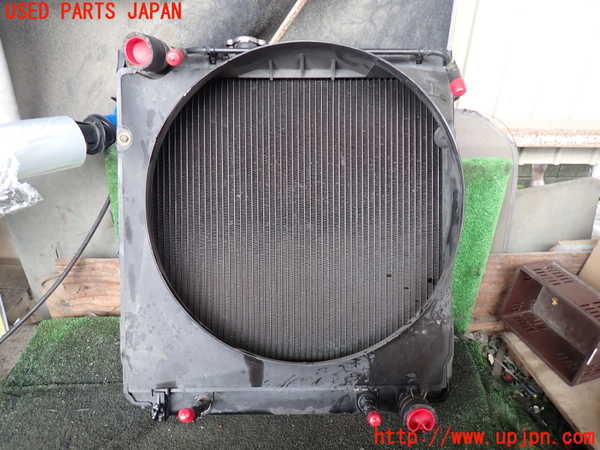 5UPJ-28622321]ランクルプラド(KZJ78W)ラジエーター1 中古_m0002.jpg