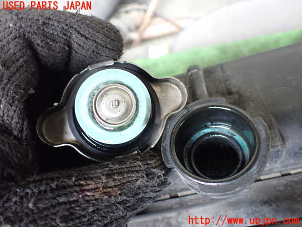 5UPJ-28622321]ランクルプラド(KZJ78W)ラジエーター1 中古_m0003.jpg