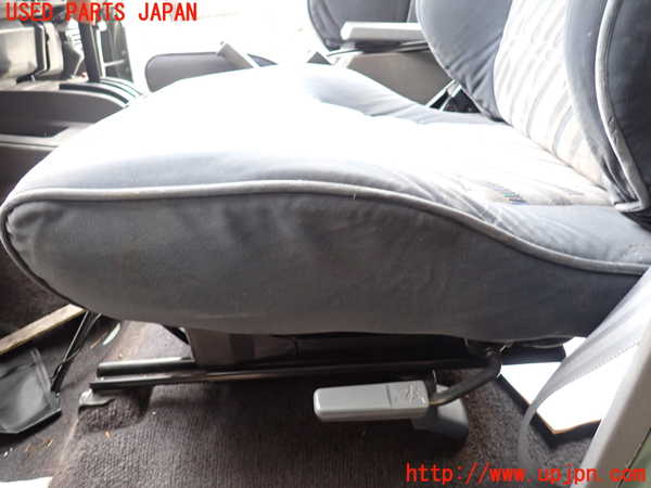 1UPJ-28627065]ランクルプラド(KZJ78W)助手席シート 中古_m0004.jpg