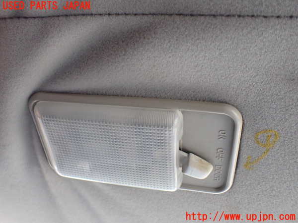 5UPJ-28626411]ランクルプラド(KZJ78W)ルームランプ1 (2列目) 中古_m0001.jpg