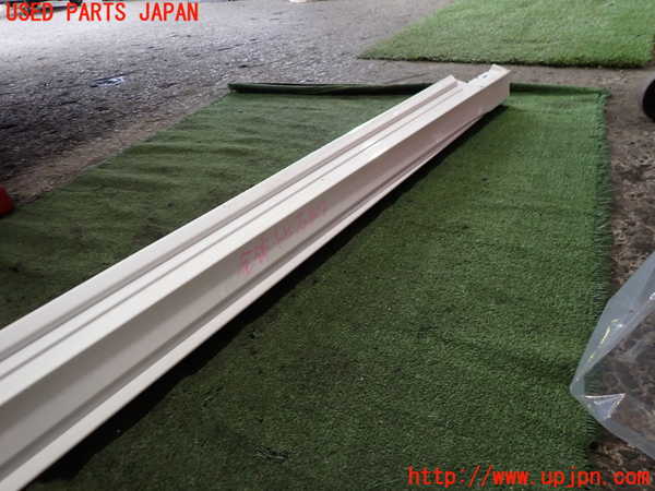 2UPJ-28691390]ベンツ CLA200 d(118312M)右サイドステップ 中古 C118_m0002.jpg