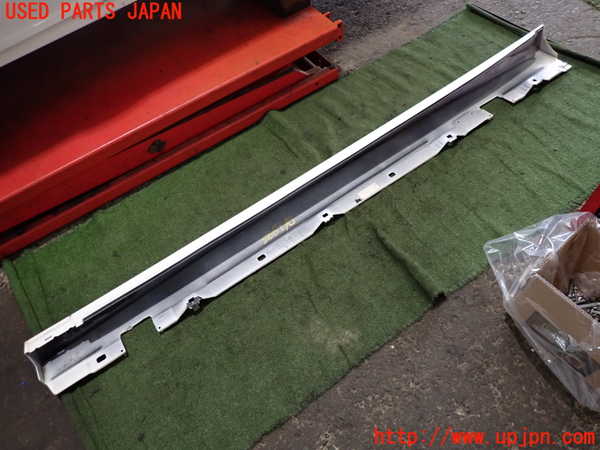 2UPJ-28691390]ベンツ CLA200 d(118312M)右サイドステップ 中古 C118_m0005.jpg