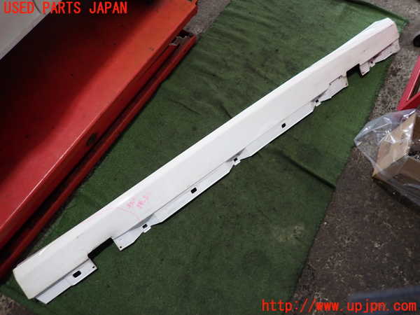 2UPJ-28691392]ベンツ CLA200 d(118312M)左サイドステップ 中古_m0002.jpg