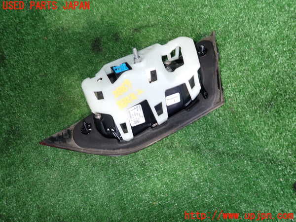 2UPJ-28691552]ベンツ CLA200 d(118312M)左リアフィニッシャー 中古 C118_m0002.jpg