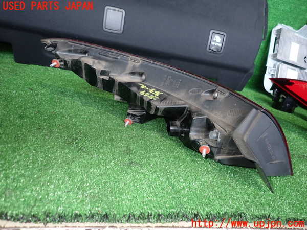 2UPJ-28691530]ベンツ CLA200 d(118312M)右テールランプ 中古 C118_m0002.jpg