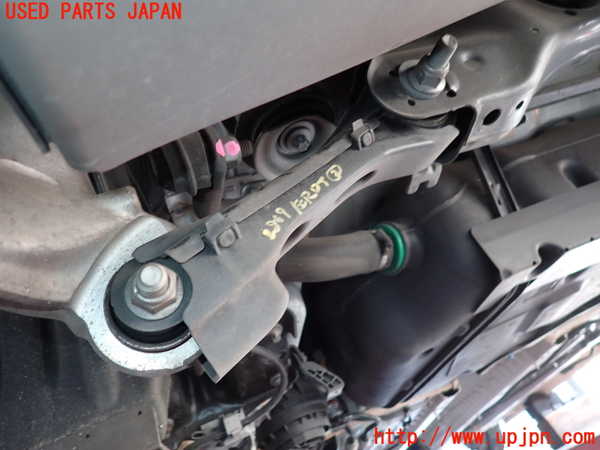 5UPJ-28695227]ベンツ CLA200 d(118312M)左リアロアアーム2 中古 C118_m0001.jpg