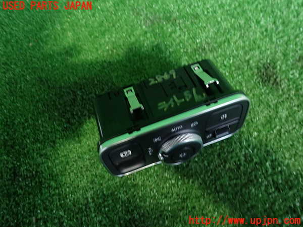 5UPJ-28696285]ベンツ CLA200 d(118312M)ライトスイッチ 中古 C118_m0002.jpg