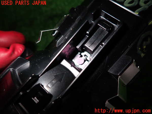 2UPJ-28697527]ベンツ CLA200 d(118312M)エアコン吹き出し口2 (右) 中古 C118_m0003.jpg