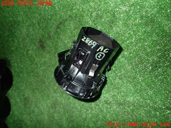 2UPJ-28697527]ベンツ CLA200 d(118312M)エアコン吹き出し口2 (右) 中古 C118_m0004.jpg