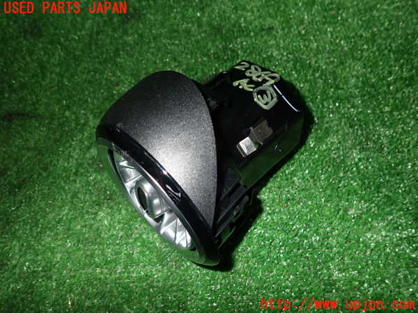2UPJ-28697528]ベンツ CLA200 d(118312M)エアコン吹き出し口3 (左) 中古 C118_m0002.jpg