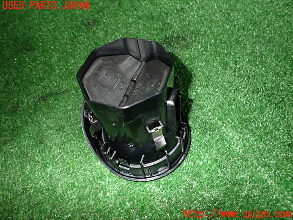 2UPJ-28697528]ベンツ CLA200 d(118312M)エアコン吹き出し口3 (左) 中古 C118_m0003.jpg