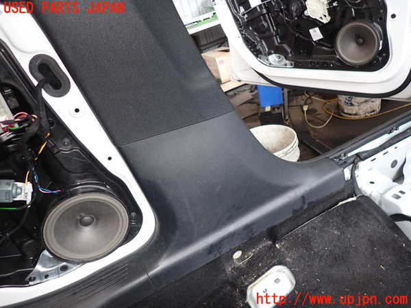 2UPJ-28697670]ベンツ CLA200 d(118312M)左センターピラートリム 中古 C118_m0003.jpg