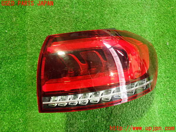 5UPJ-28701530]ベンツ B200 d(247012)(W247)右テールランプ 中古_m0001.jpg