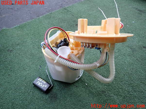 5UPJ-28702510]ベンツ B200 d(247012)(W247)燃料ポンプ 中古_m0001.jpg