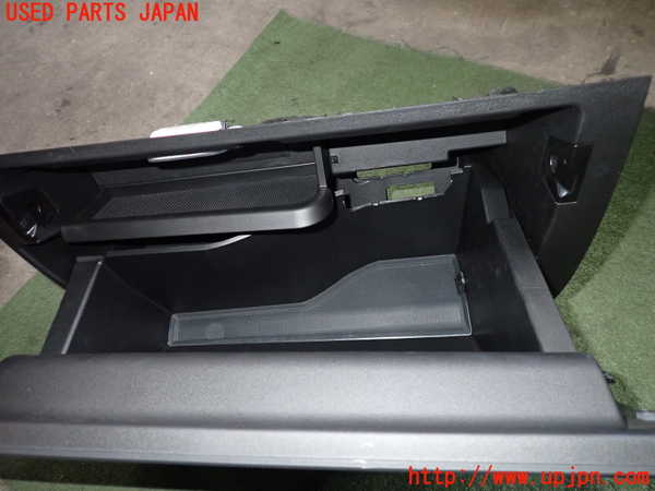 2UPJ-28707516]ベンツ B200 d(247012)(W247)グローブボックス1 中古_m0004.jpg