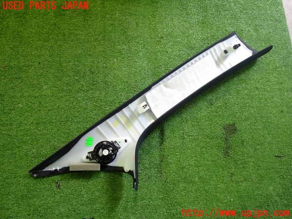 5UPJ-28707660]ベンツ B200 d(247012)(W247)左フロントピラートリム 中古_m0003.jpg