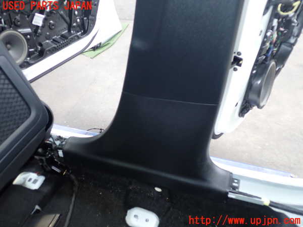 2UPJ-28707665]ベンツ B200 d(247012)(W247)右センターピラートリム 中古_m0003.jpg
