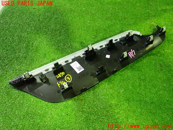 2UPJ-28707693]ベンツ B200 d(247012)(W247)内装トリム類3 中古_m0002.jpg