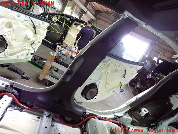 1UPJ-28757665]マセラティ・ギブリ(MG30D)右センターピラートリム 中古_m0001.jpg