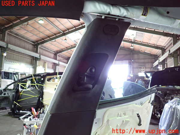 1UPJ-28757665]マセラティ・ギブリ(MG30D)右センターピラートリム 中古_m0002.jpg