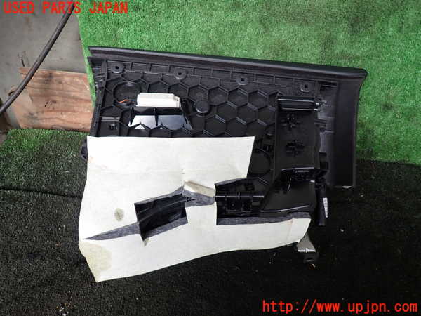 1UPJ-28767516]BMW 420i クーペ F32(3N20)グローブボックス1 中古_m0004.jpg