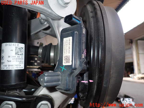 2UPJ-28784300]VW・ID.4(E2EBJ)右リアナックルハブ 中古_m0003.jpg