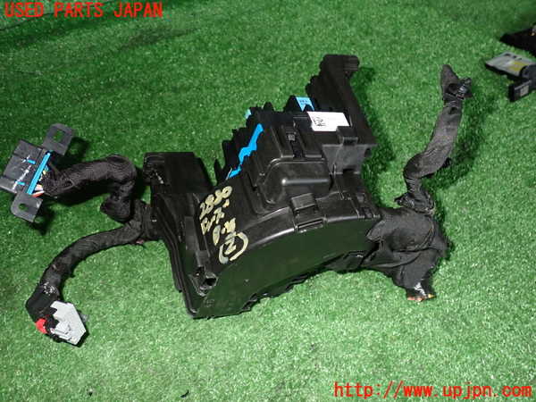 2UPJ-28806742]キャデラック・CT5(A2LL)ヒューズボックス2 中古_m0002.jpg