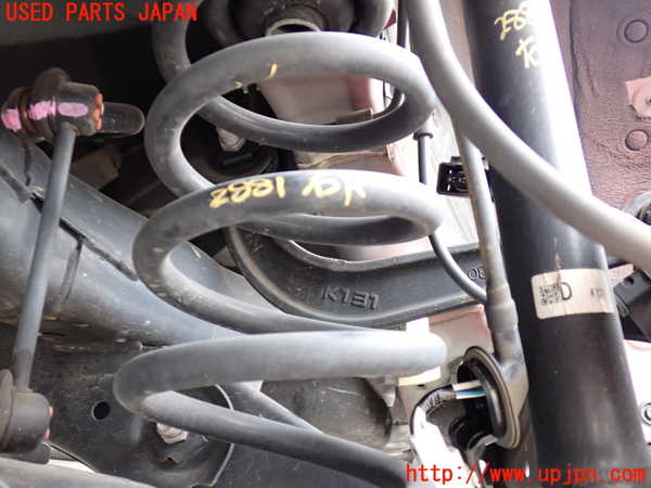5UPJ-28815100]CX-8(KG2P)右リアスプリング 中古_m0001.jpg