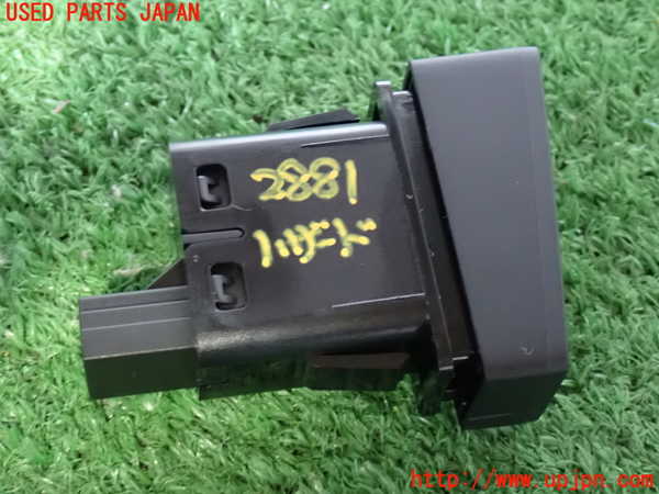 5UPJ-28816290]CX-8(KG2P)ハザードスイッチ 中古_m0002.jpg