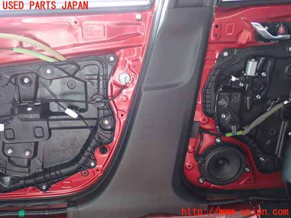 2UPJ-28817665]CX-8(KG2P)右センターピラートリム 中古_m0003.jpg