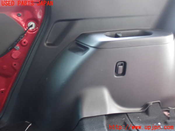 2UPJ-28817675]CX-8(KG2P)右リアピラートリム 中古_m0003.jpg