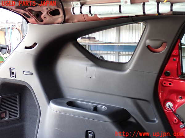 2UPJ-28817680]CX-8(KG2P)左リアピラートリム 中古_m0002.jpg