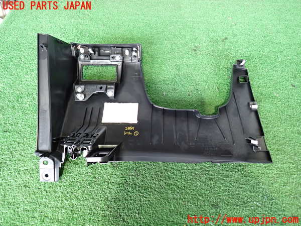 2UPJ-28817691]CX-8(KG2P)内装トリム類1 中古_m0003.jpg