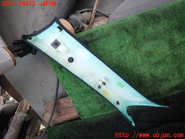 5UPJ-28827655]ポルシェ・ケイマンS(981MA123)右フロントピラートリム 中古_m0002.jpg