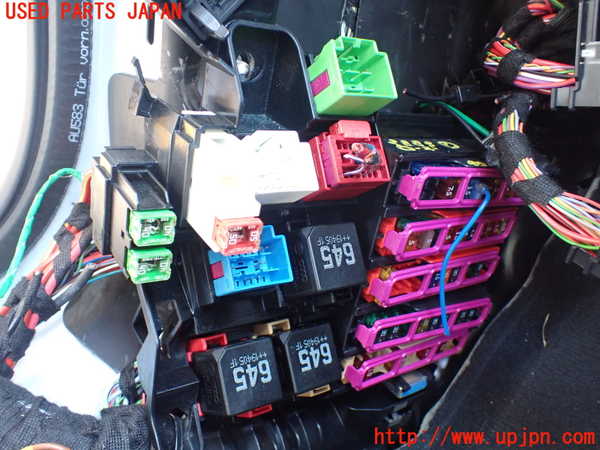 1UPJ-28836741]アウディ・A7 スポーツバック(F2DKNS)ヒューズボックス1 中古_m0001.jpg