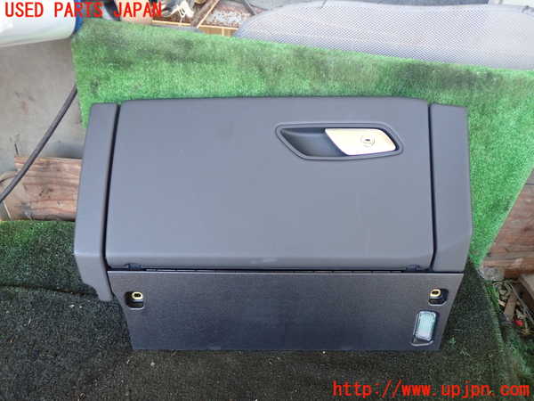 1UPJ-28837516]アウディ・A7 スポーツバック(F2DKNS)グローブボックス1 中古_m0001.jpg