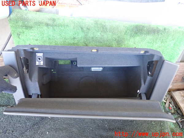 1UPJ-28837516]アウディ・A7 スポーツバック(F2DKNS)グローブボックス1 中古_m0002.jpg