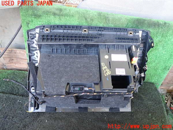 1UPJ-28837516]アウディ・A7 スポーツバック(F2DKNS)グローブボックス1 中古_m0003.jpg