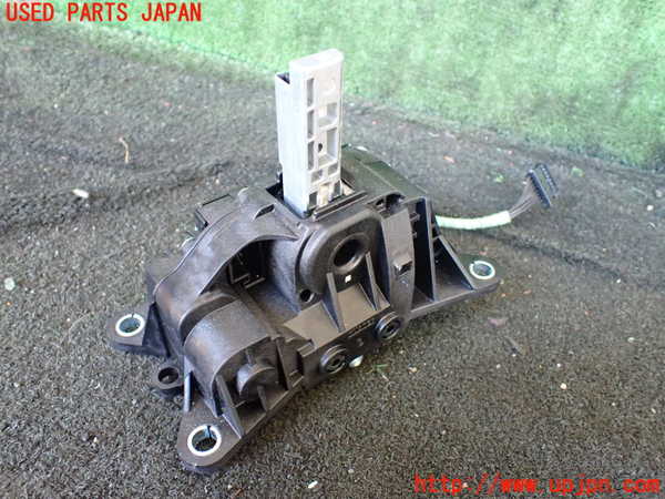 1UPJ-28837555]アウディ・A7 スポーツバック(F2DKNS)ATシフトレバー 中古_m0002.jpg