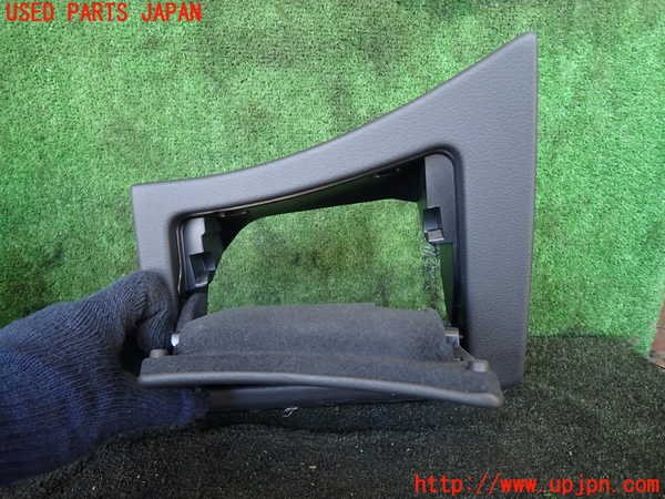 1UPJ-28837841]アウディ・A7 スポーツバック(F2DKNS)小物入れ1 中古_m0002.jpg