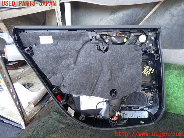 1UPJ-28831294]アウディ・A7 スポーツバック(F2DKNS)右後ドア内張り 中古_m0004.jpg