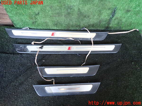 1UPJ-28837740]アウディ・A7 スポーツバック(F2DKNS)スカッフプレート 中古_m0001.jpg