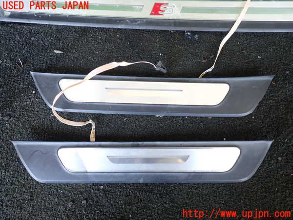 1UPJ-28837740]アウディ・A7 スポーツバック(F2DKNS)スカッフプレート 中古_m0003.jpg