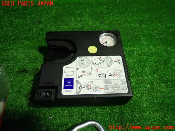 1UPJ-28847805]ベンツ SLC180(172431)車載工具 中古_m0002.jpg
