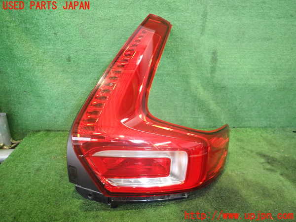 2UPJ-28861530]ボルボ・XC40(XB420TXCM)右テールランプ 中古_m0001.jpg