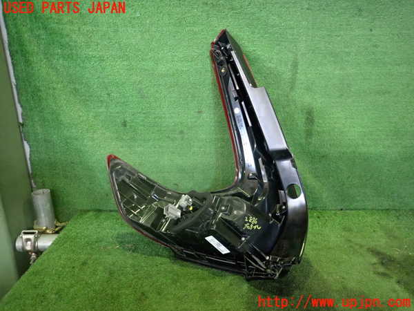 2UPJ-28861530]ボルボ・XC40(XB420TXCM)右テールランプ 中古_m0002.jpg