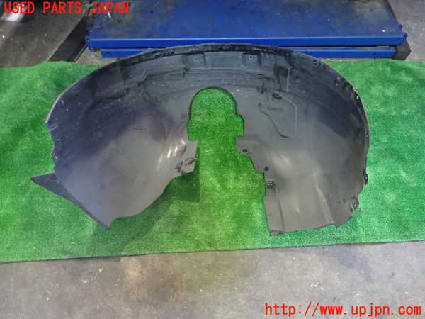 2UPJ-28861090]ボルボ・XC40(XB420TXCM)右前フェンダーライナー 中古_m0001.jpg