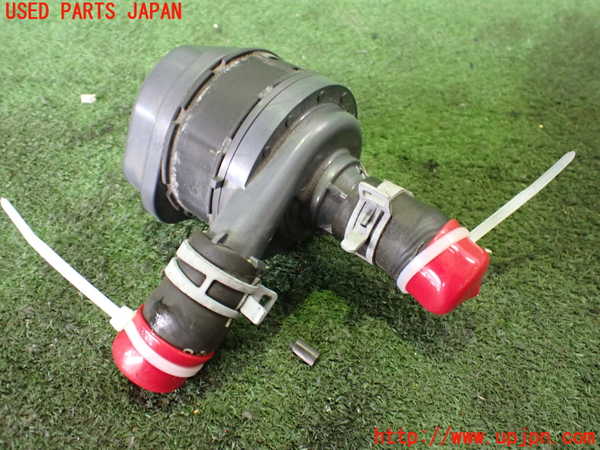 2UPJ-28862110]ボルボ・XC40(XB420TXCM)ウォーターポンプ 中古_m0002.jpg