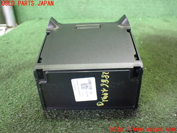 2UPJ-28867841]ボルボ・XC40(XB420TXCM)小物入れ1 中古_m0002.jpg