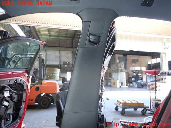 2UPJ-28867665]ボルボ・XC40(XB420TXCM)右センターピラートリム 中古_m0002.jpg